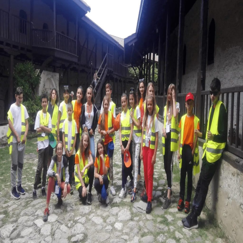 Деца от лагера ЛъкиКидс на обучение по безопасност