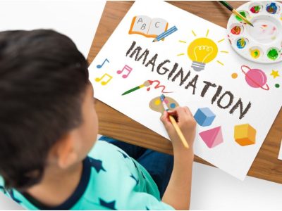 дете рисува картина