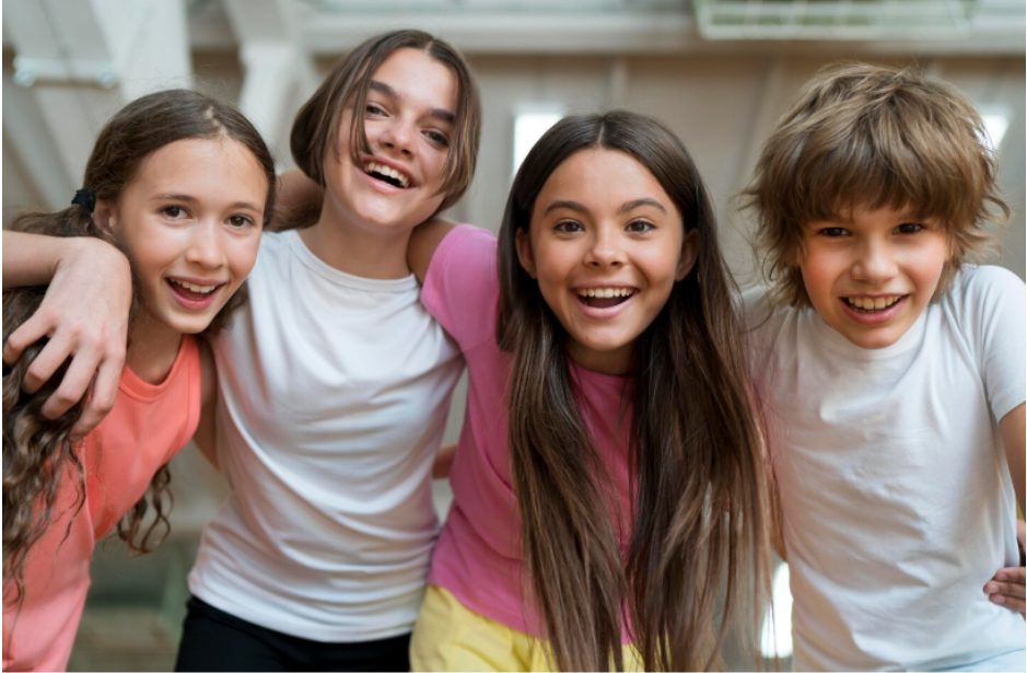Четири усмихнати деца